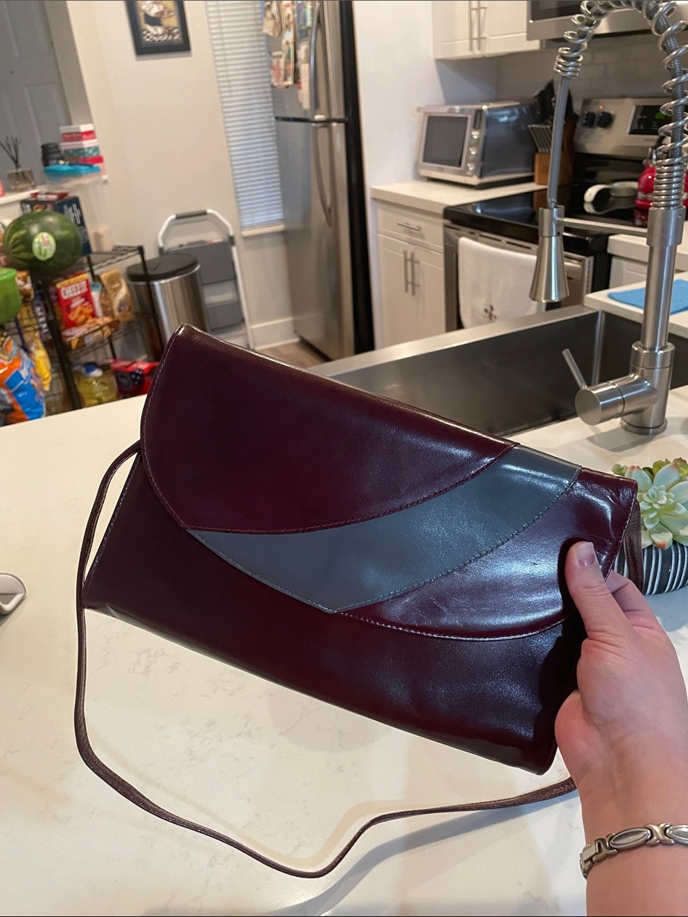 Bally 2-Way Shoulder Bag /
Clutch | Made in Italy |
Burgundy Leather Vintage - Picture 7 of 17